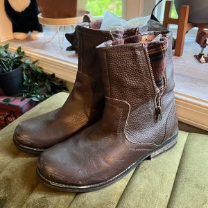 True Religion leather boots w/flannel 7.5